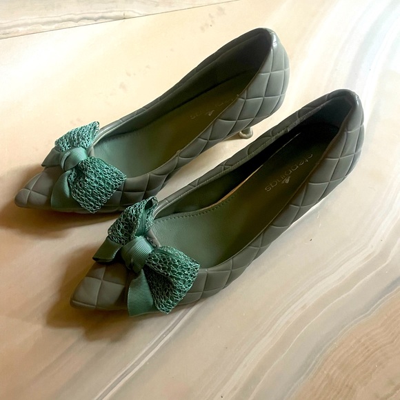 Shoes - Womens pointed bellerina